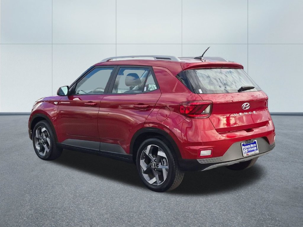 Used 2025 Hyundai Venue SEL FWD image 4