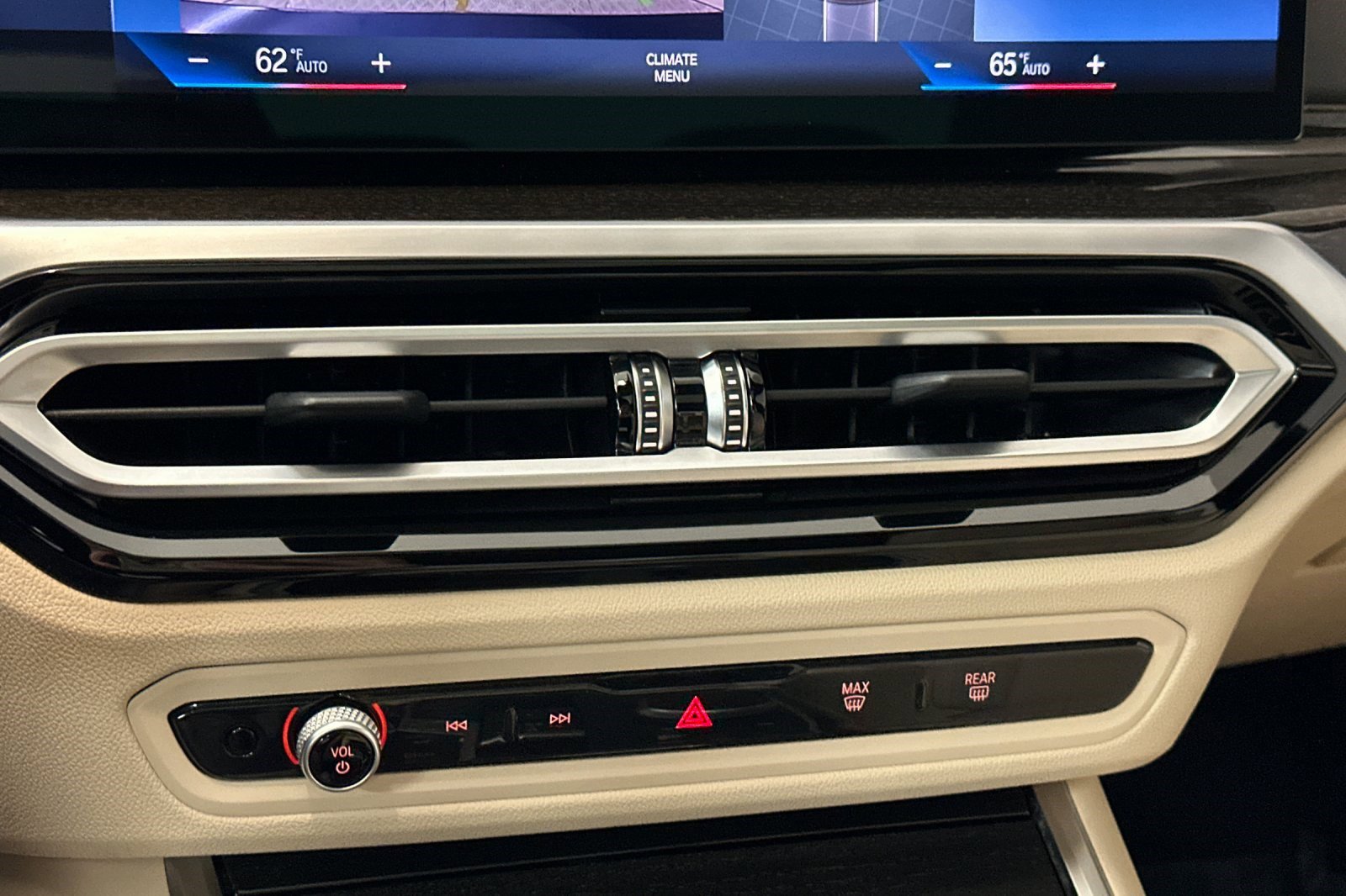 Certified 2023 BMW 330i Sedan w/ Premium Package image 24