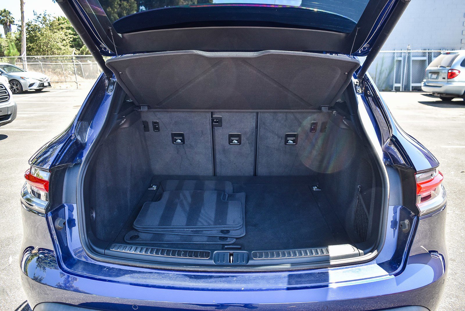 Used 2023 Porsche Macan image 25