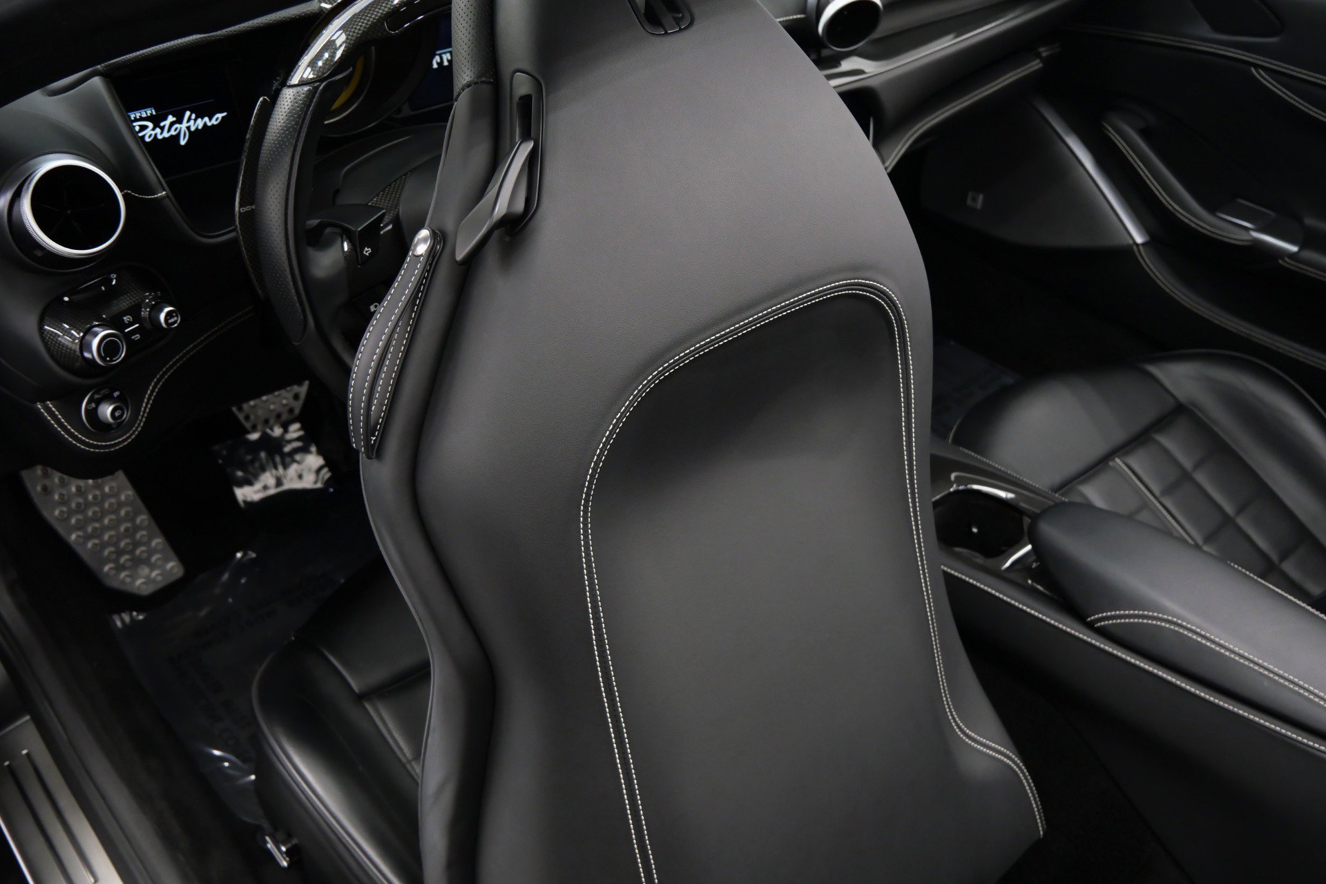 Used 2019 Ferrari Portofino RWD image 28