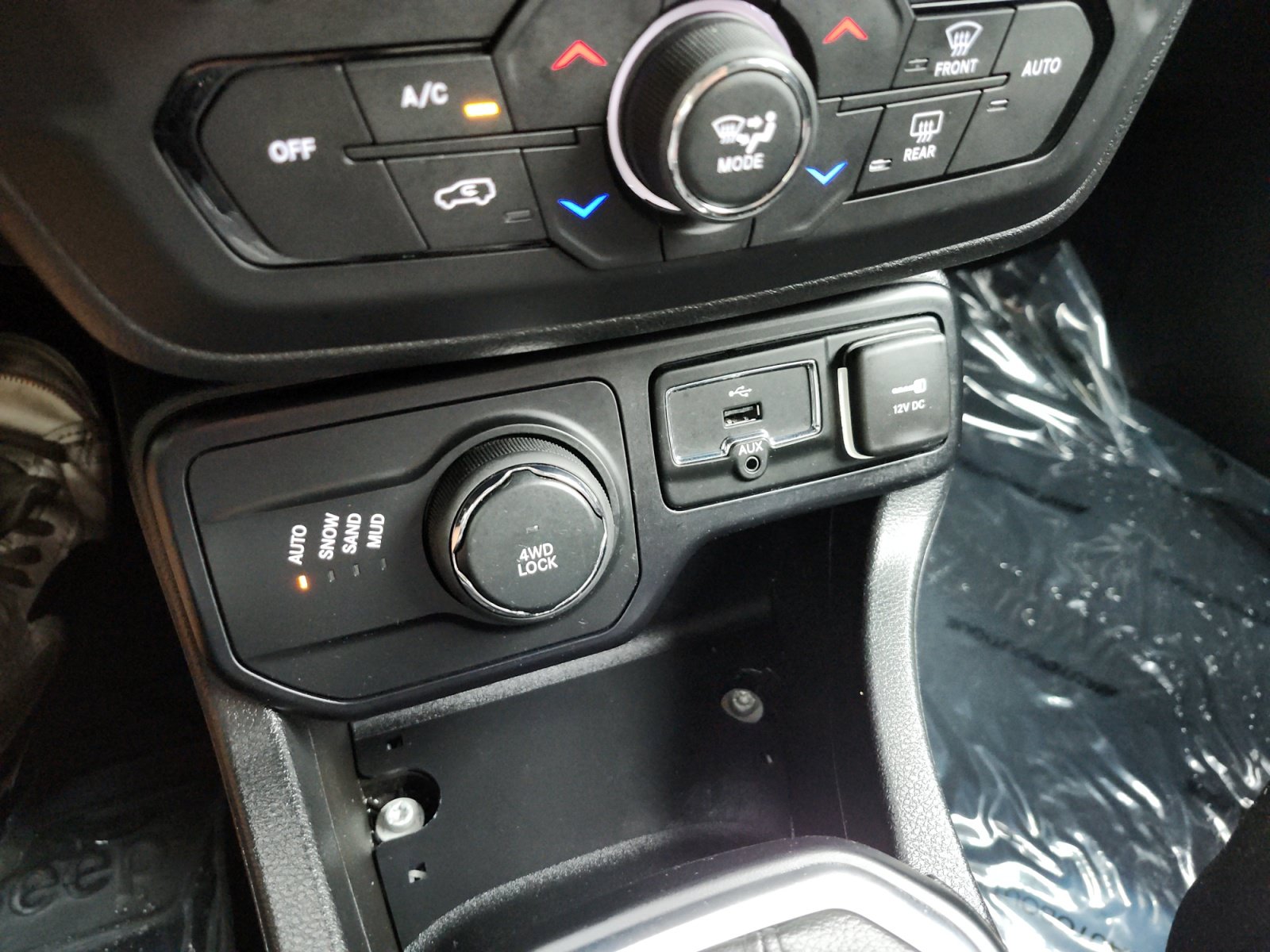 Used 2018 Jeep Renegade Latitude w/ Trailer Tow Group AWD/4WD image 18