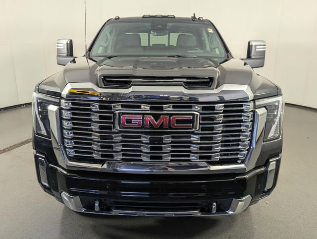 Used 2024 GMC Sierra 3500 Denali w/ Technology Package image 3