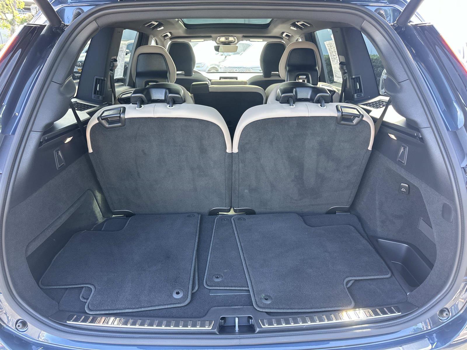 Certified 2026 Volvo XC90 B6 Core image 24