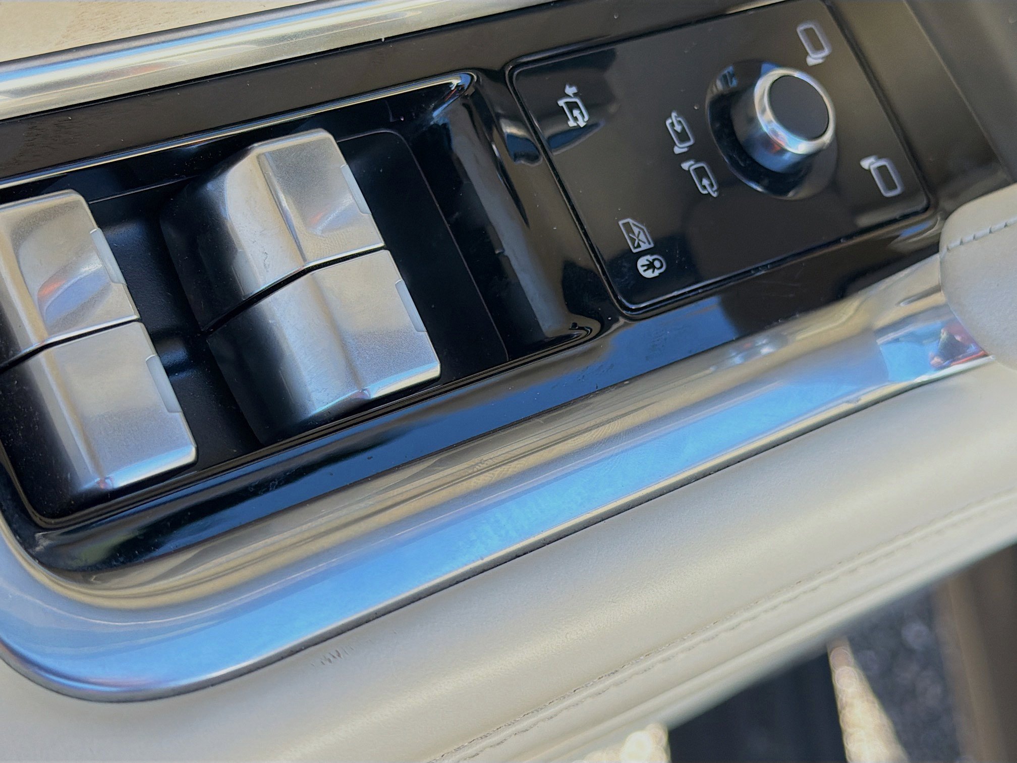 Used 2023 Land Rover Range Rover SV image 24