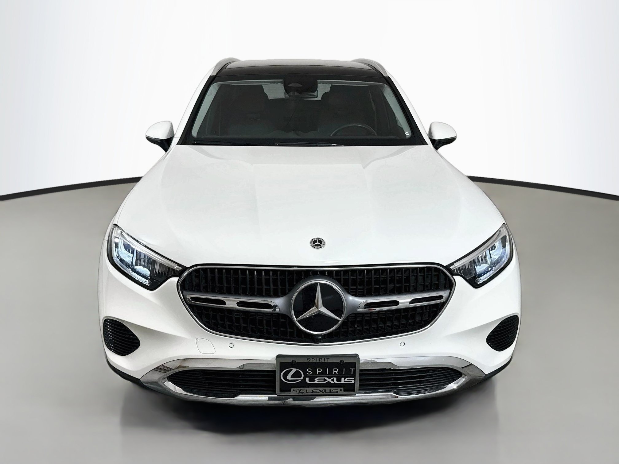 Used 2024 Mercedes-Benz GLC 300 4MATIC image 2