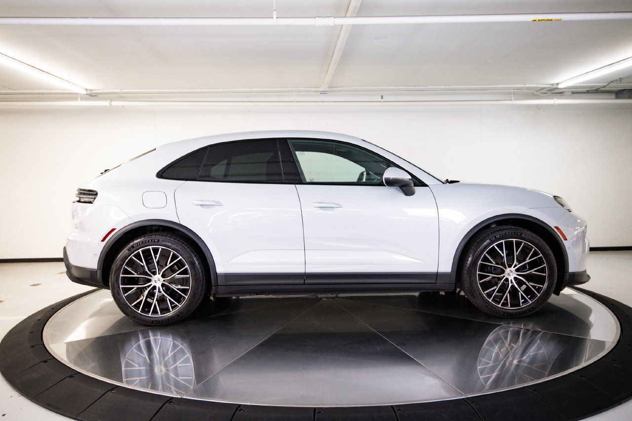 New 2026 Porsche Macan Electric RWD image 8