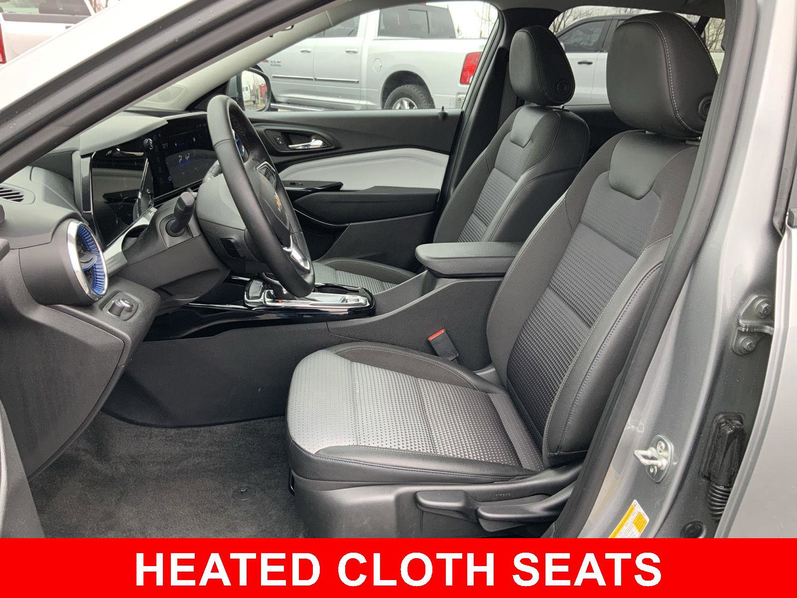 Used 2025 Chevrolet Trax LT w/ LT Convenience Package FWD image 5