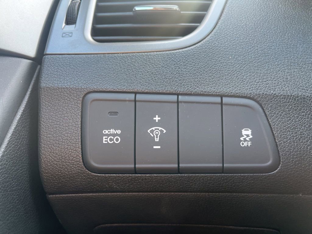 Used 2013 Hyundai Elantra Limited w/ Technology Pkg image 20