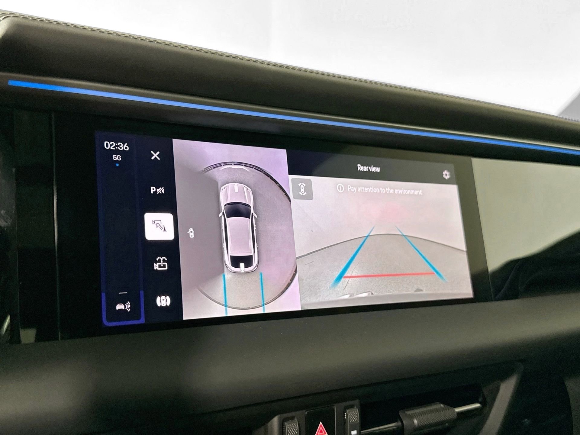 Certified 2025 Porsche Macan Electric image 22