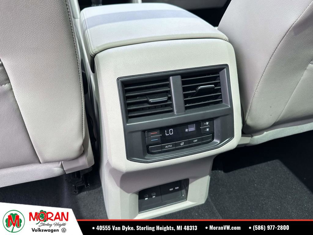 Used 2023 Volkswagen Atlas SEL R-Line AWD/4WD image 15