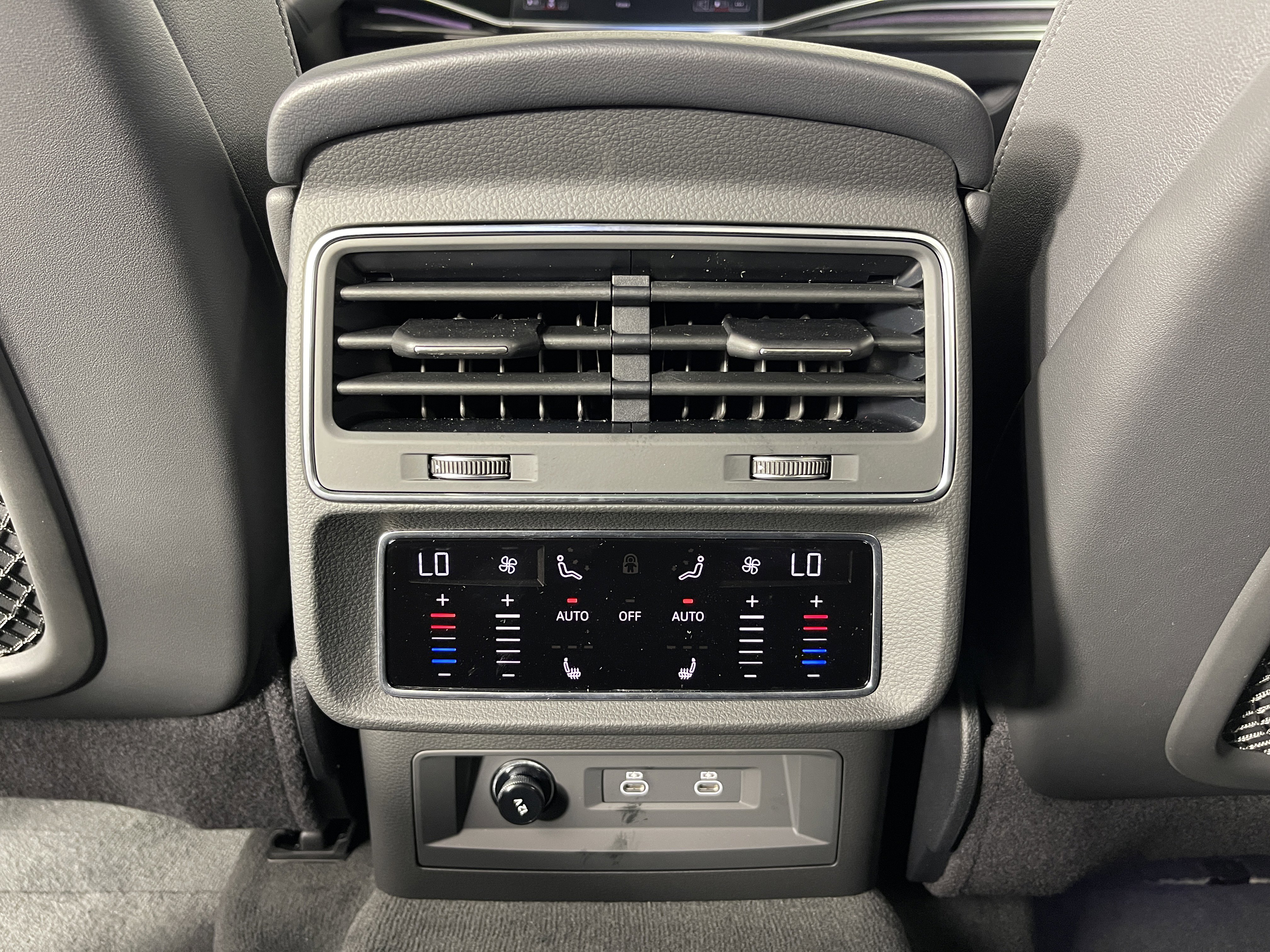 New 2025 Audi Q8 Premium Plus image 37