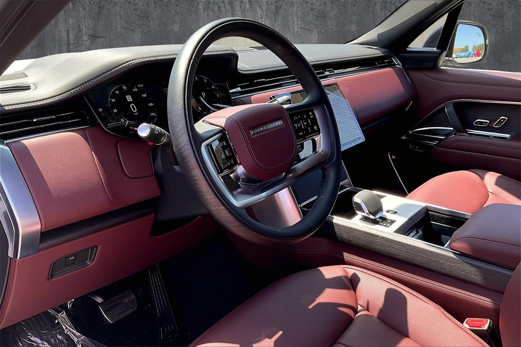 New 2025 Land Rover Range Rover SE image 7