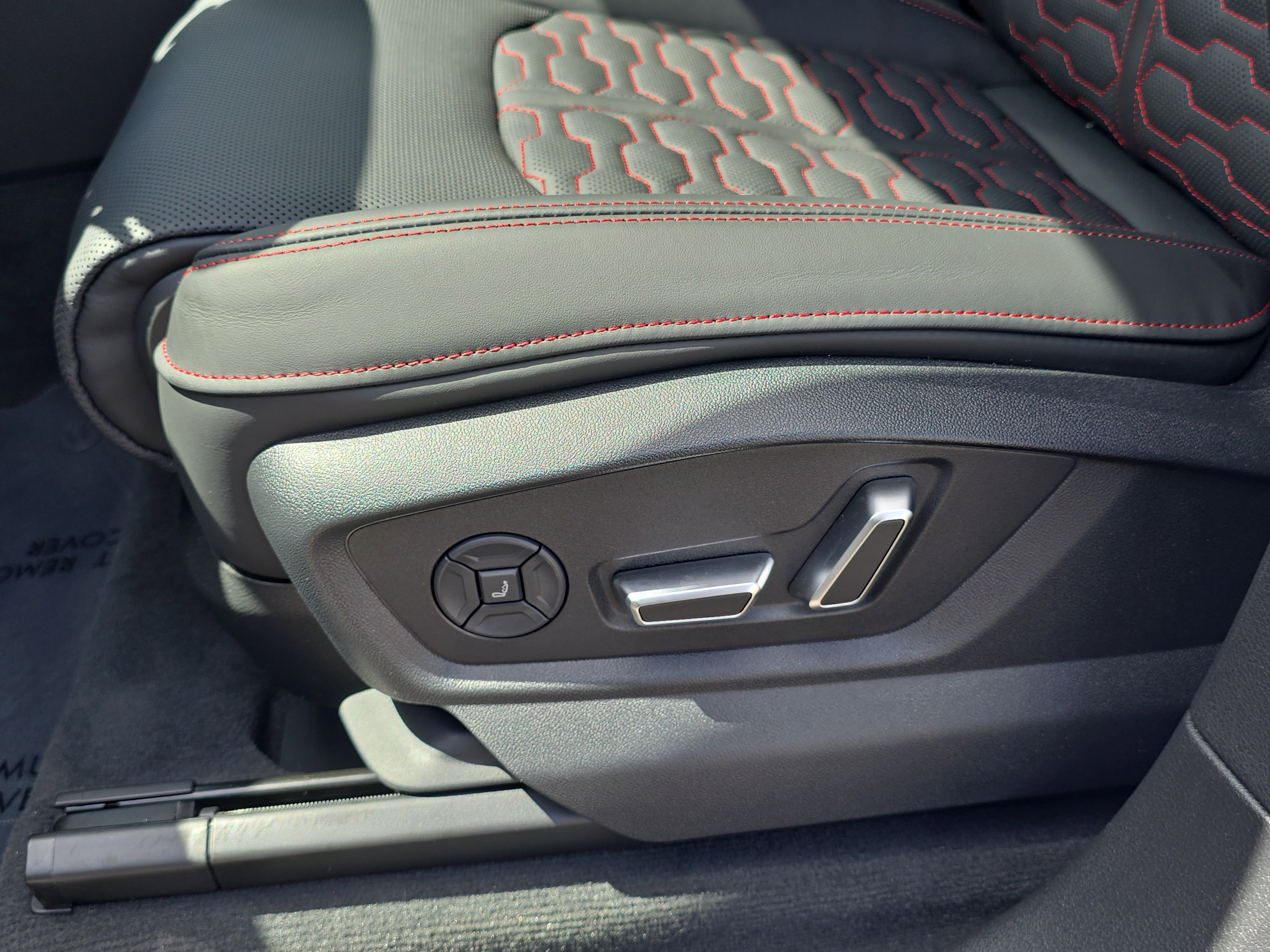 New 2025 Audi RS Q8 performance image 20