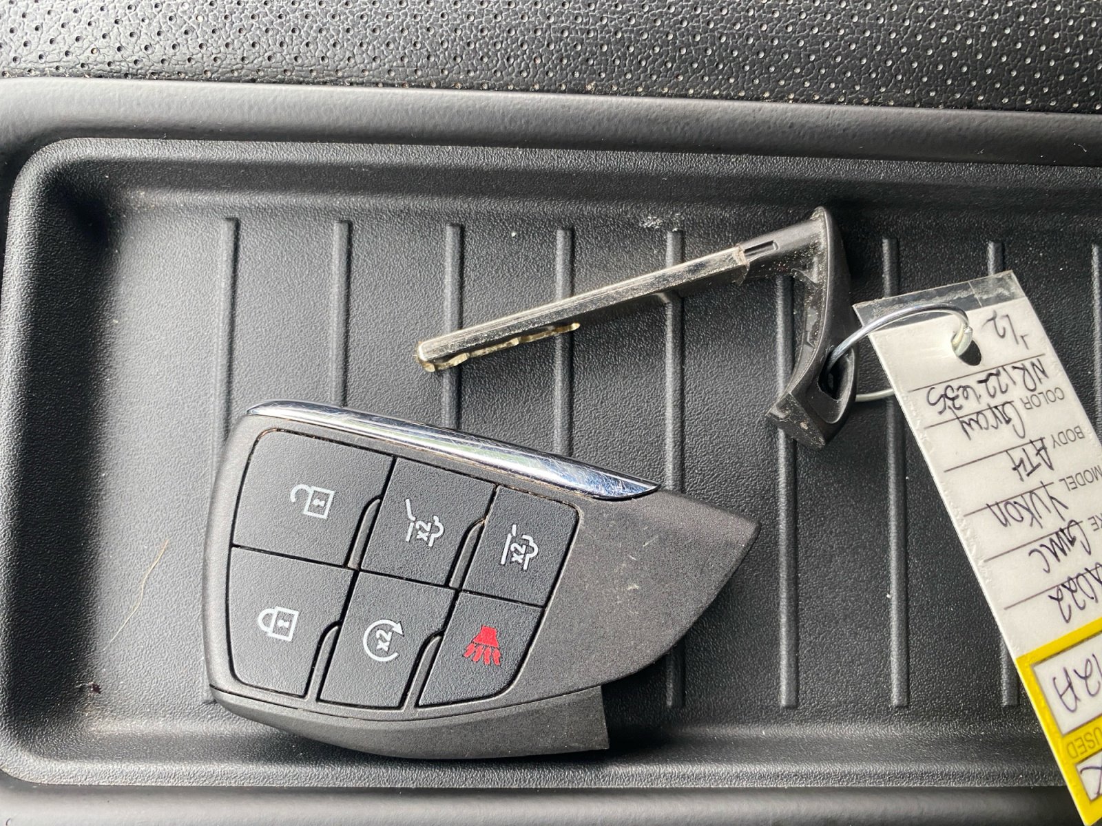 Used 2022 GMC Yukon AT4 w/ AT4 Premium Plus Package image 33