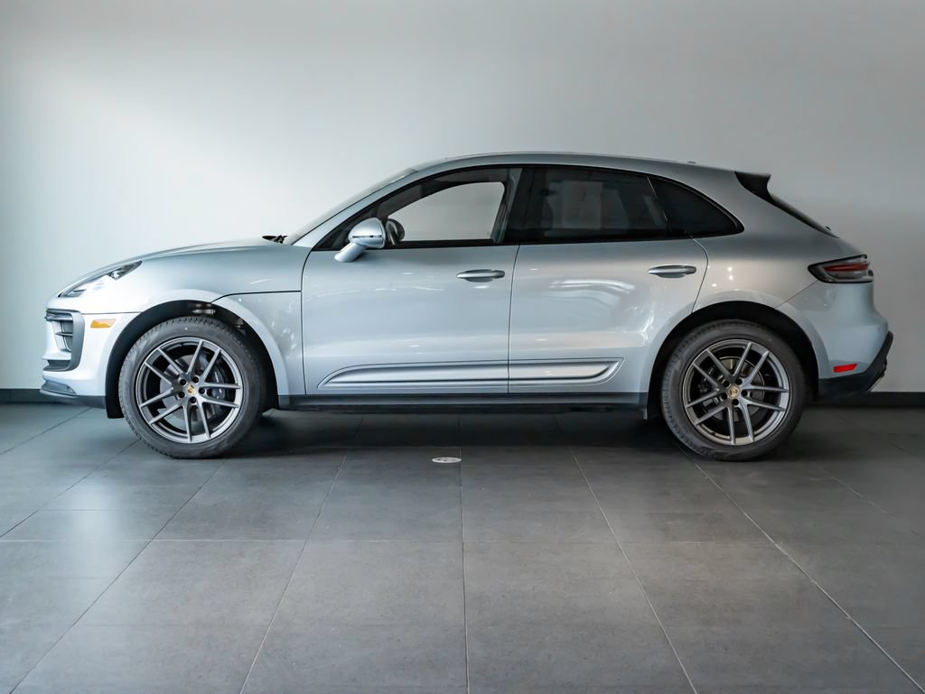Certified 2026 Porsche Macan AWD/4WD image 2
