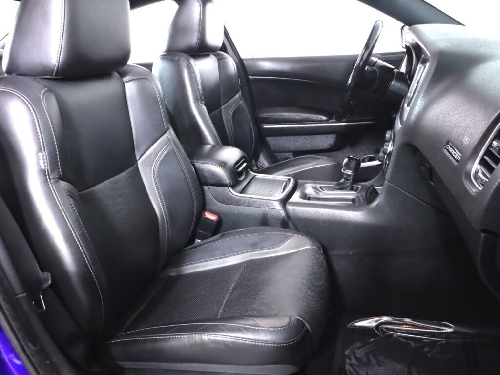 Used 2020 Dodge Charger SXT w/ Leather Interior Group RWD image 38