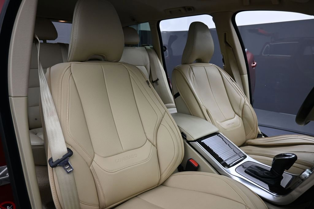 Used 2015 Volvo XC70 T6 w/ Proximity Package AWD/4WD image 20