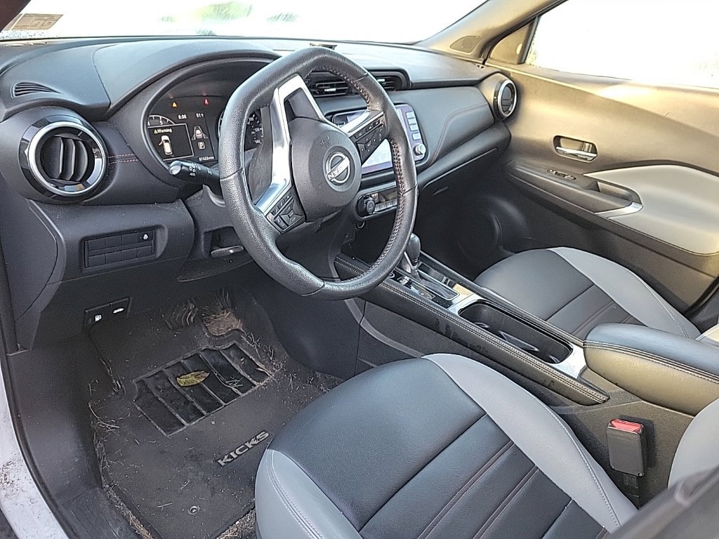 Used 2024 Nissan Kicks SR w/ SR Premium Package FWD image 7