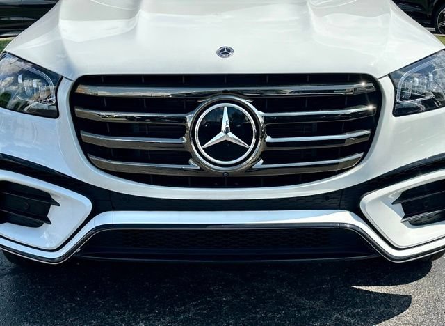 Used 2025 Mercedes-Benz GLS 450 4MATIC w/ AMG Line Exterior image 4