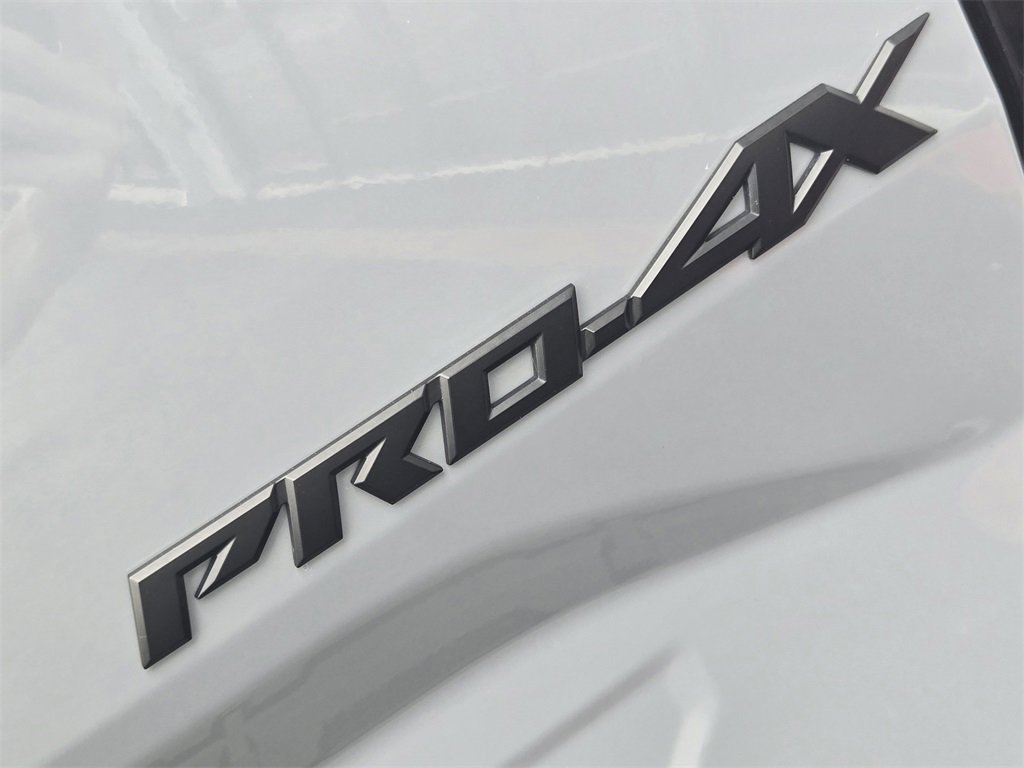 Used 2023 Nissan Frontier PRO-4X w/ Pro Convenience Package image 11