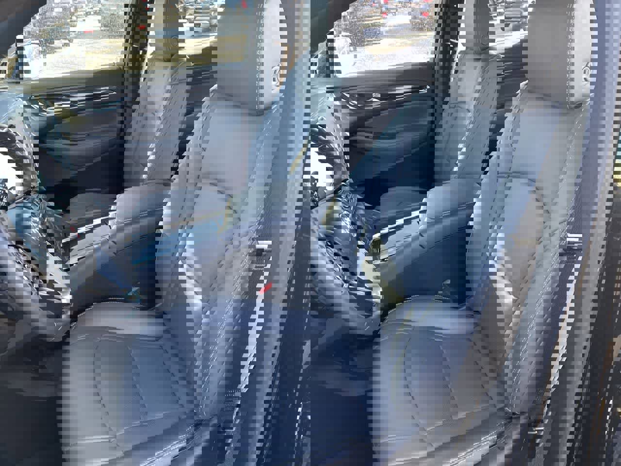 Used 2023 Buick Enclave Essence image 12