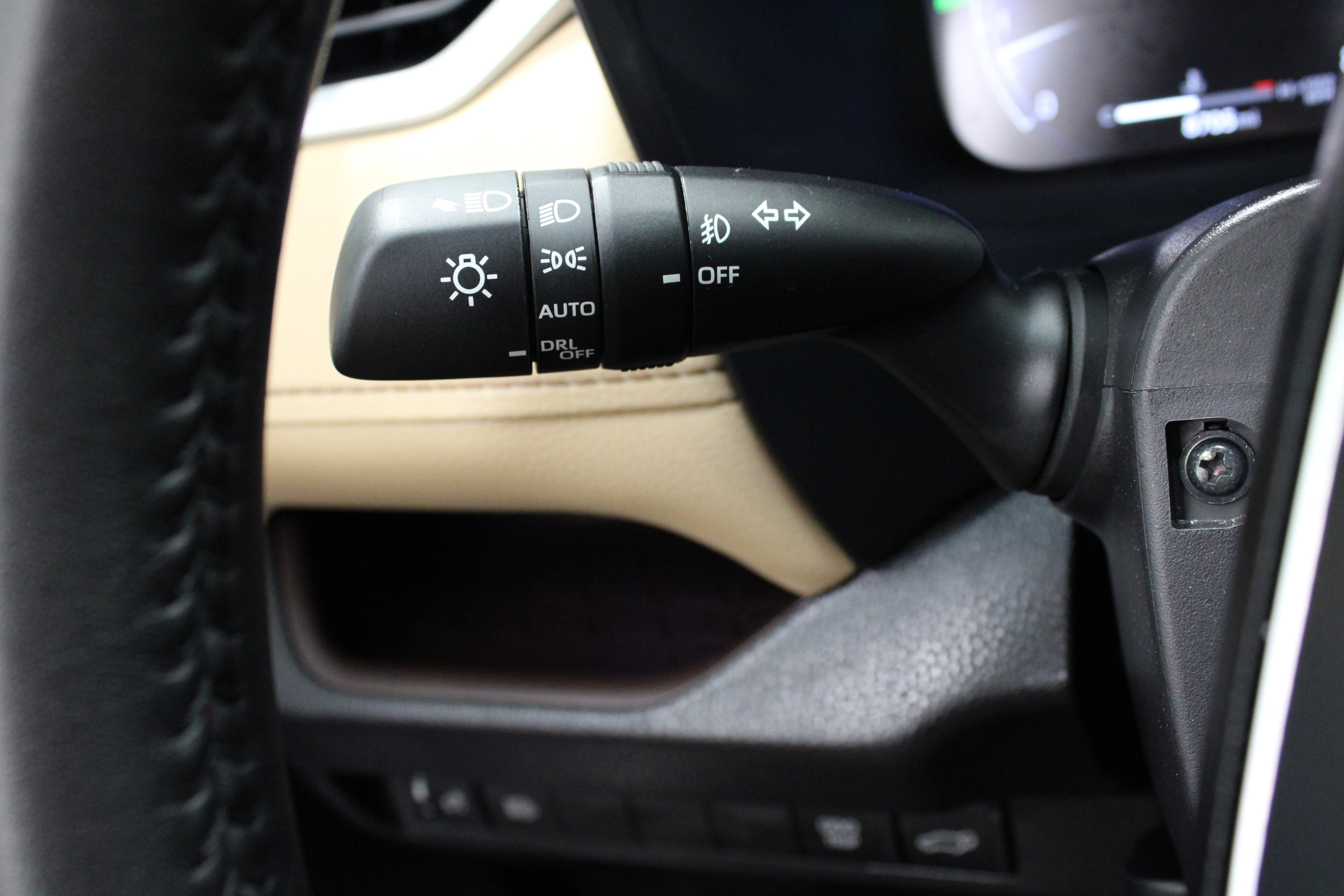Used 2025 Toyota RAV4 Limited FWD image 26
