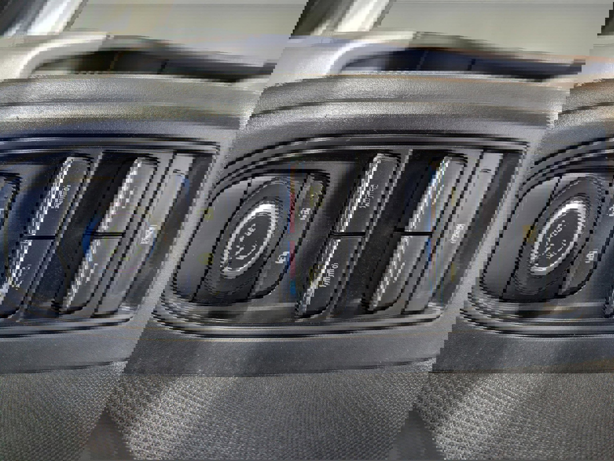 Used 2019 Subaru Forester Premium AWD/4WD image 15