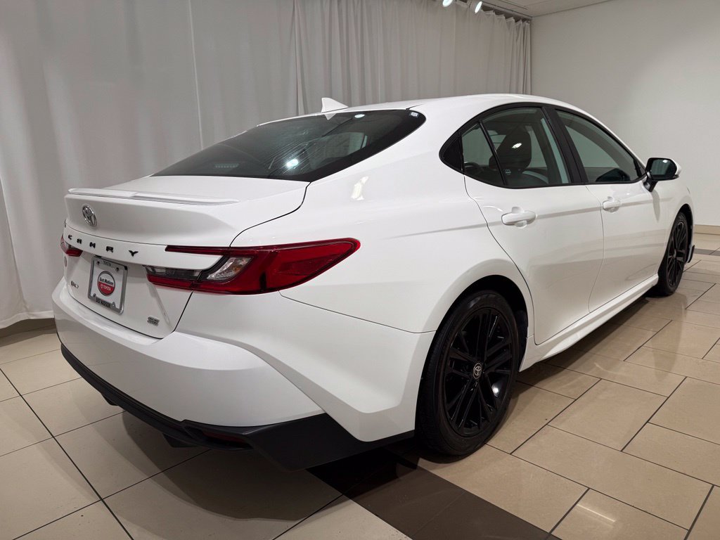 Used 2025 Toyota Camry SE FWD image 5