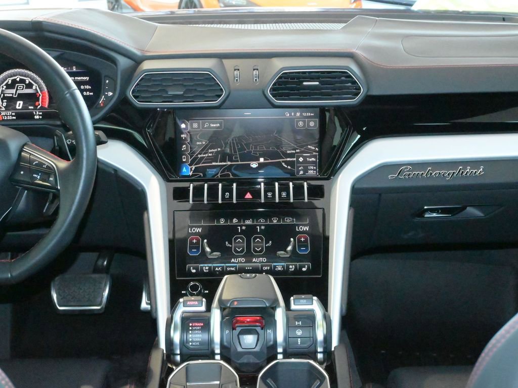 Used 2020 Lamborghini Urus AWD/4WD image 30