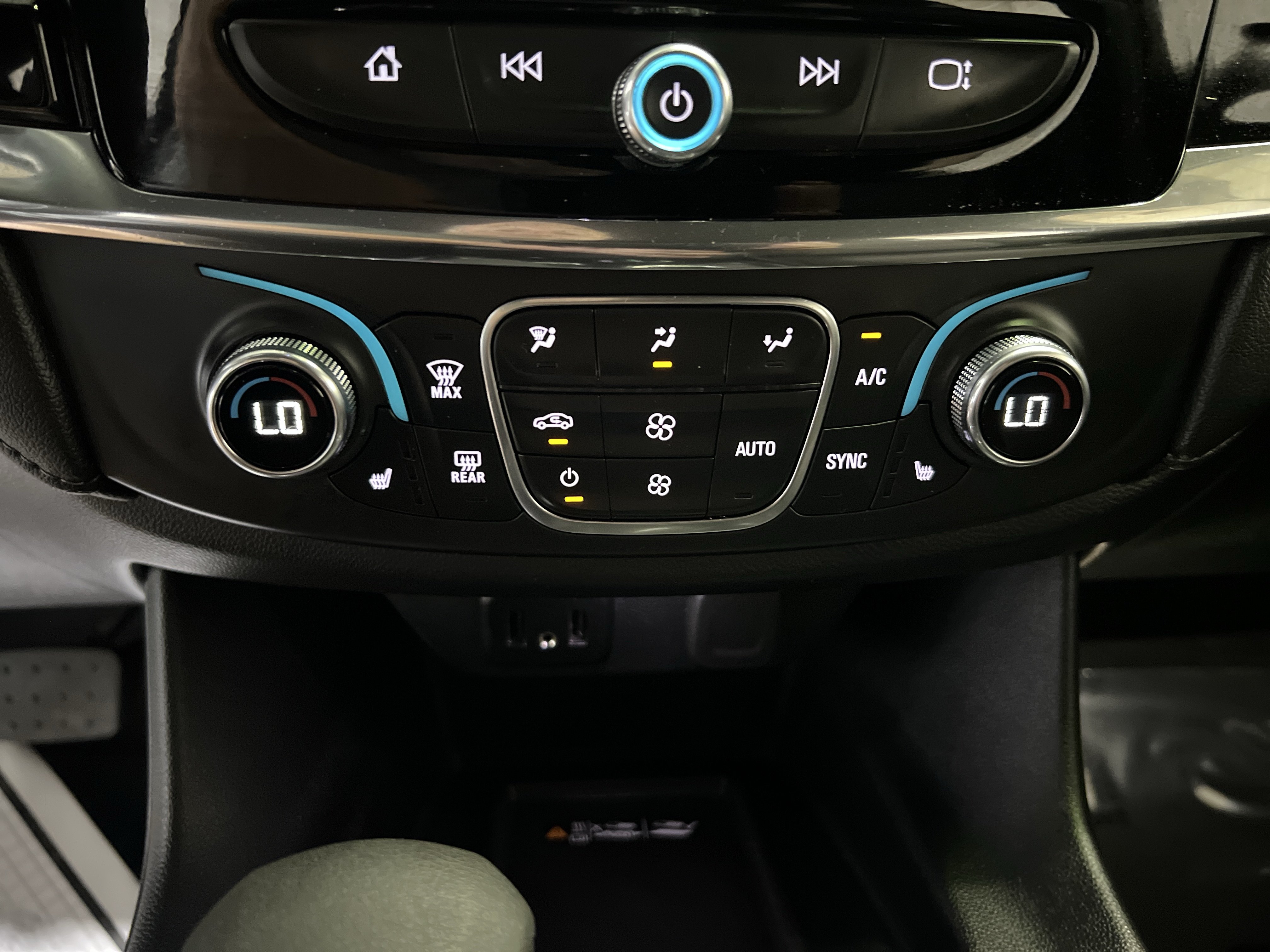 Certified 2023 Chevrolet Traverse LT FWD image 21
