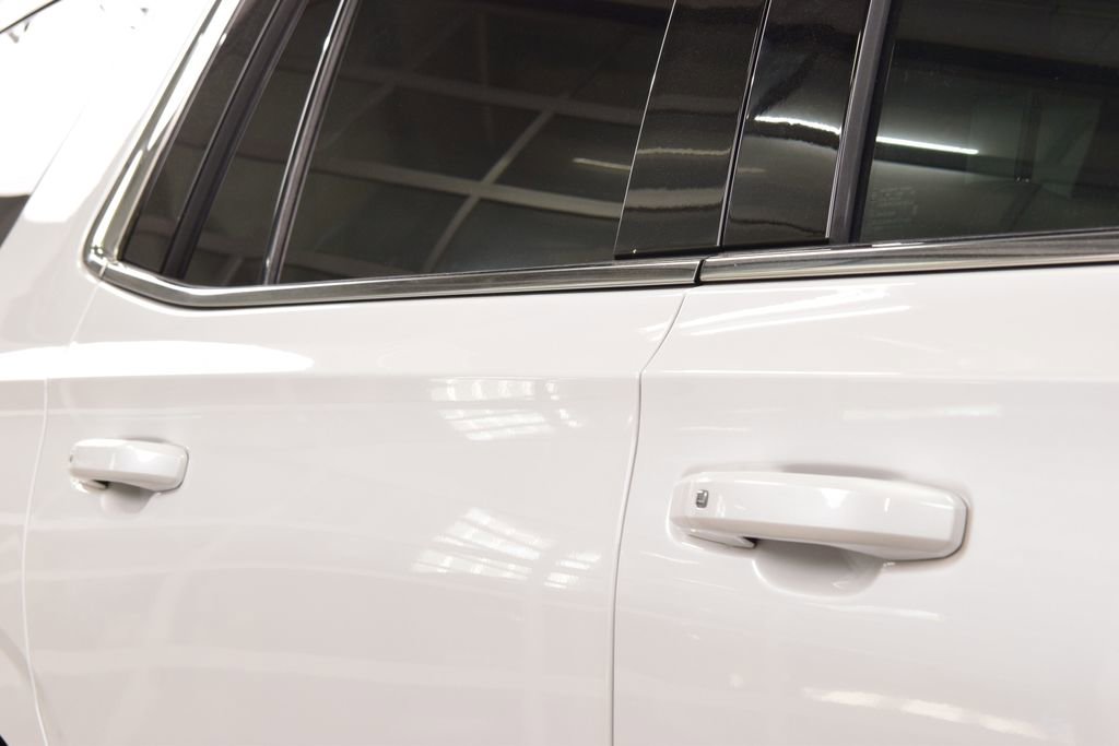 Used 2022 Chevrolet Tahoe LT w/ Luxury Package AWD/4WD image 17