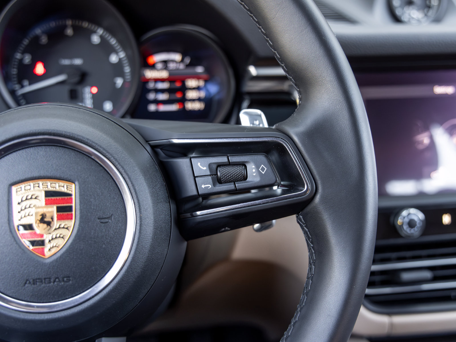 Certified 2026 Porsche Macan AWD/4WD image 37