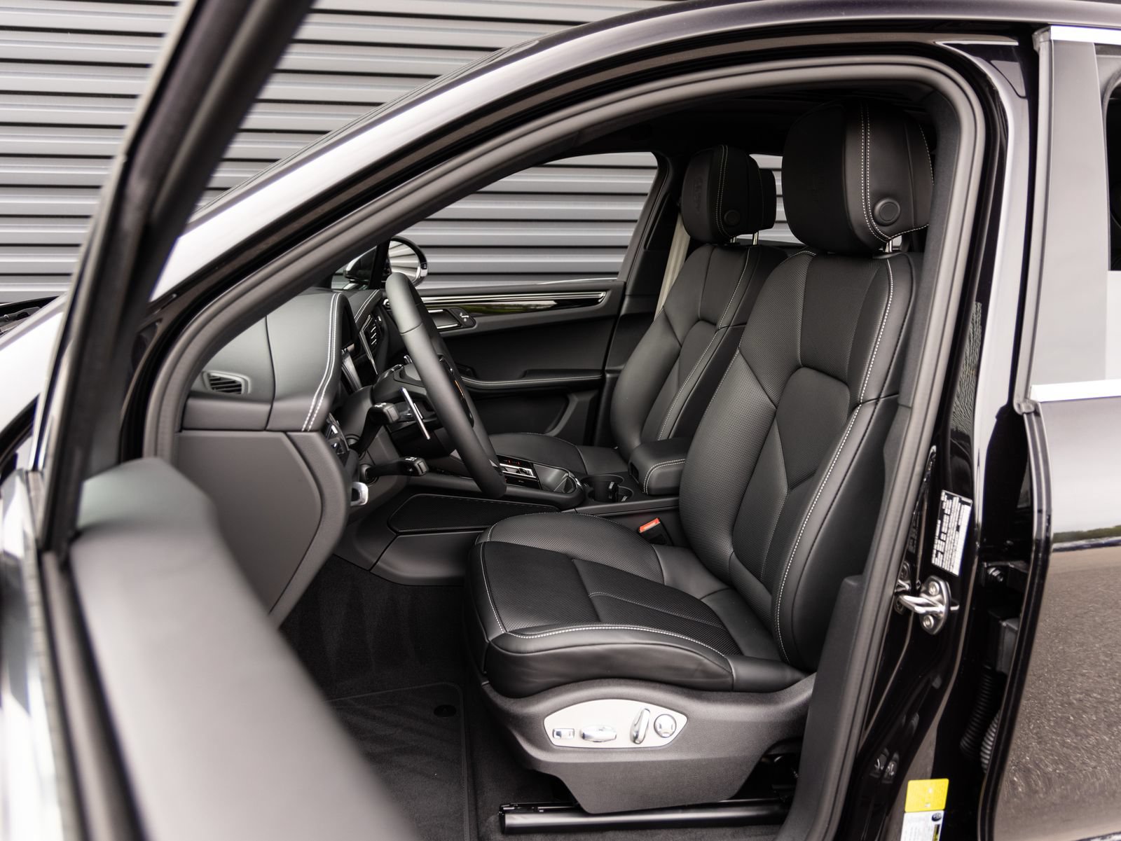 New 2026 Porsche Macan S AWD/4WD image 5