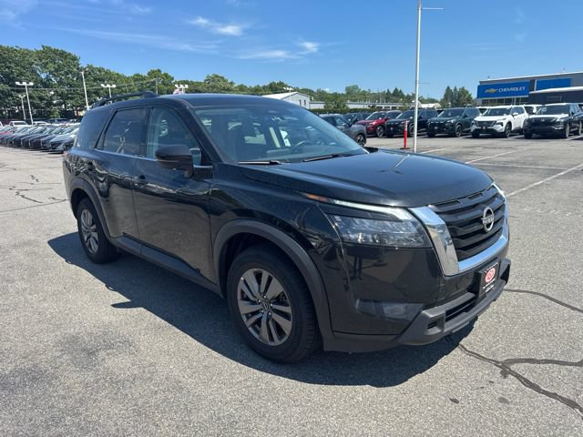 Used 2024 Nissan Pathfinder SV AWD/4WD image 3