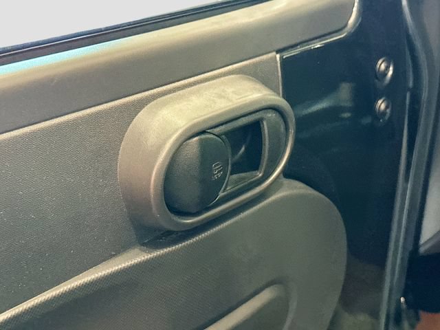 Used 2010 Jeep Wrangler Unlimited Sport AWD/4WD image 15