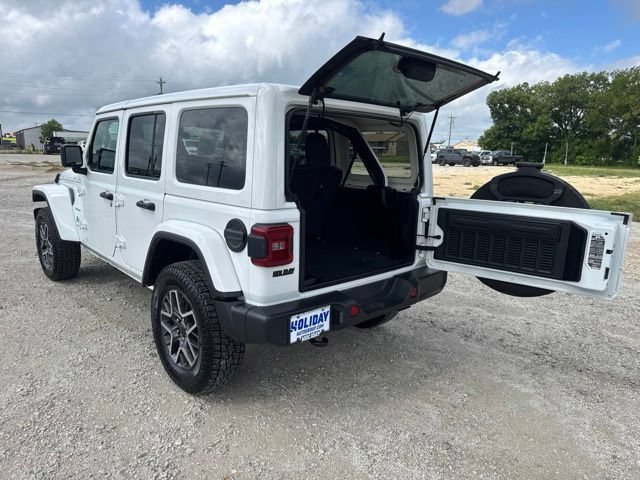 Used 2024 Jeep Wrangler Unlimited Sahara AWD/4WD image 4