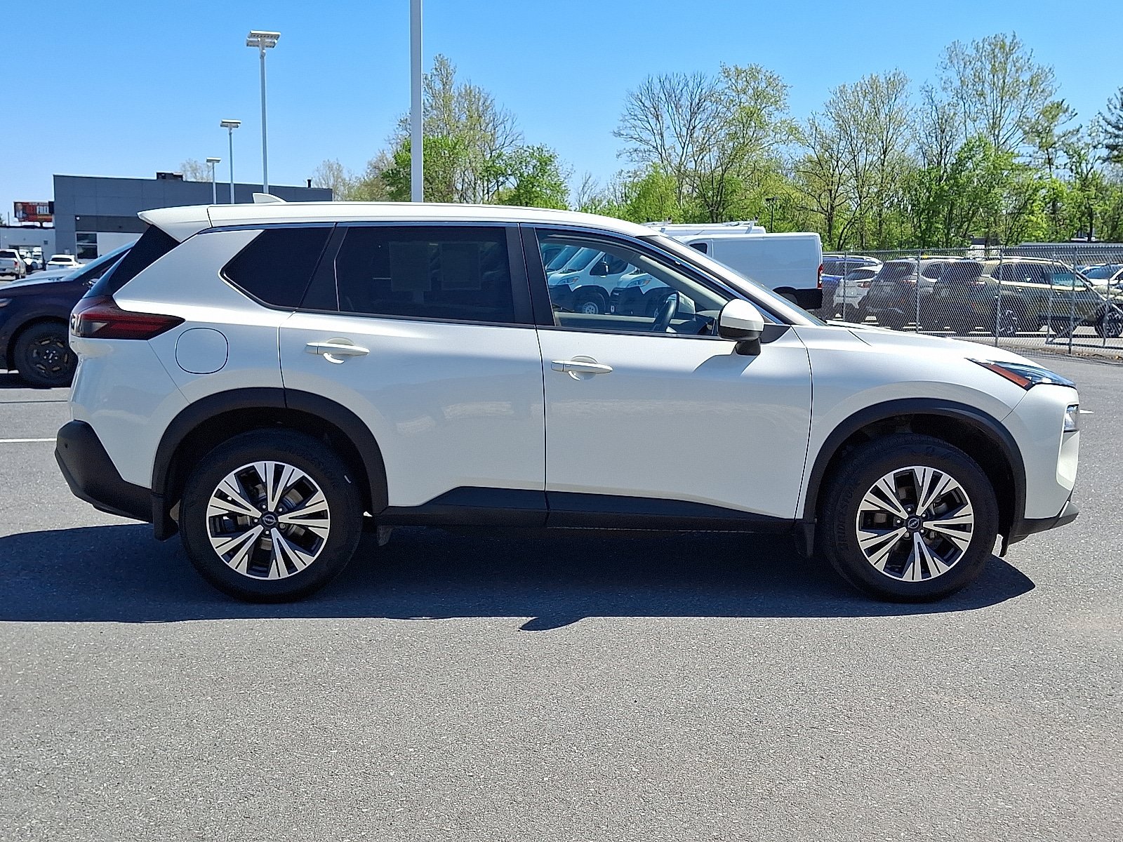 Used 2023 Nissan Rogue SV AWD/4WD image 4