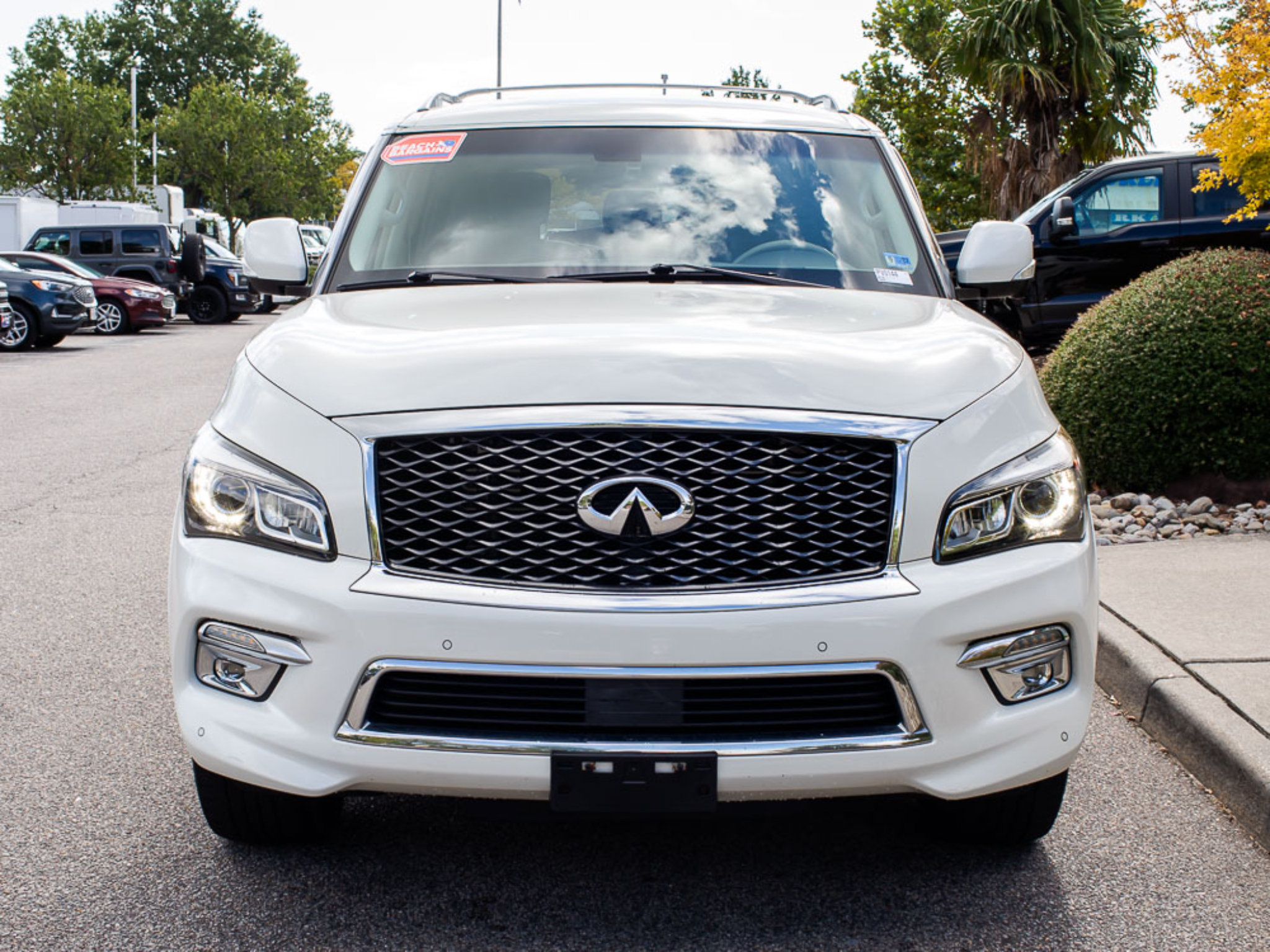 Used 2015 INFINITI QX80 4WD w/ 22" Wheel Package image 2