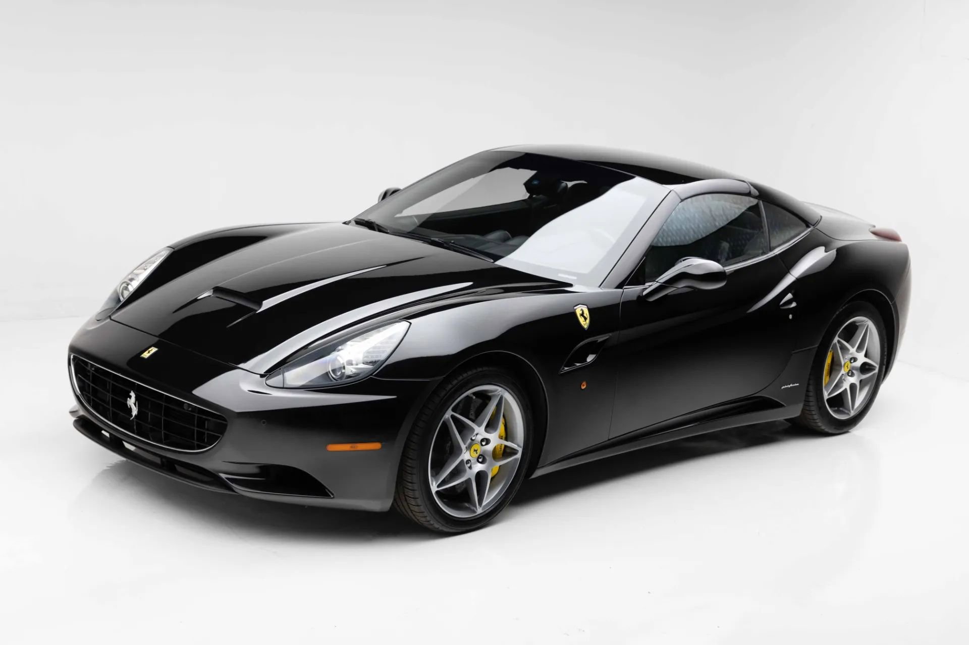 Used 2010 Ferrari California RWD image 1