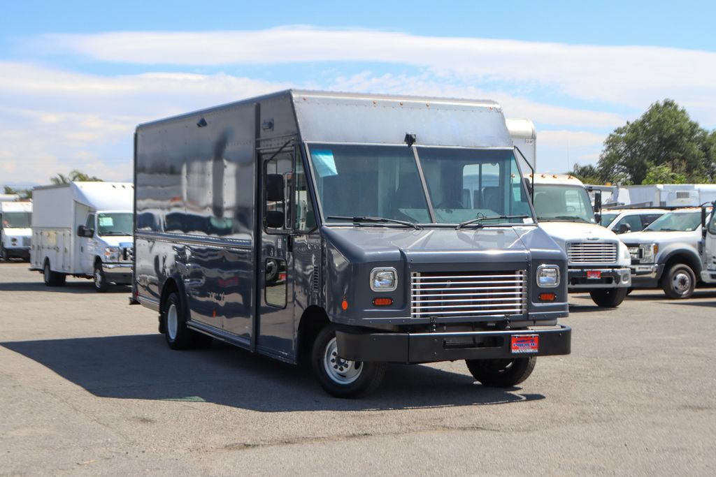 Used 2019 Ford E-450 and Econoline 450 Super Duty RWD image 3