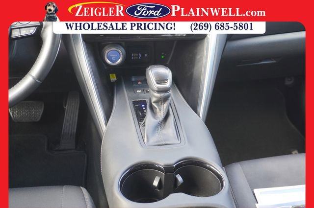 Used 2022 Toyota Venza LE image 16