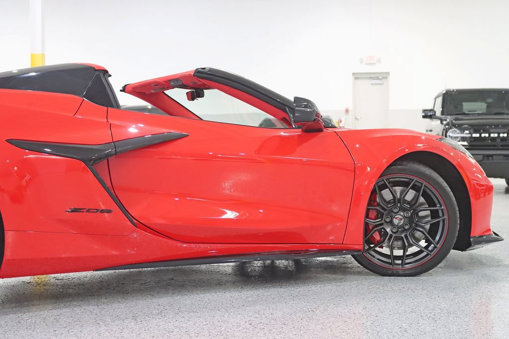 Used 2023 Chevrolet Corvette Z06 RWD image 13