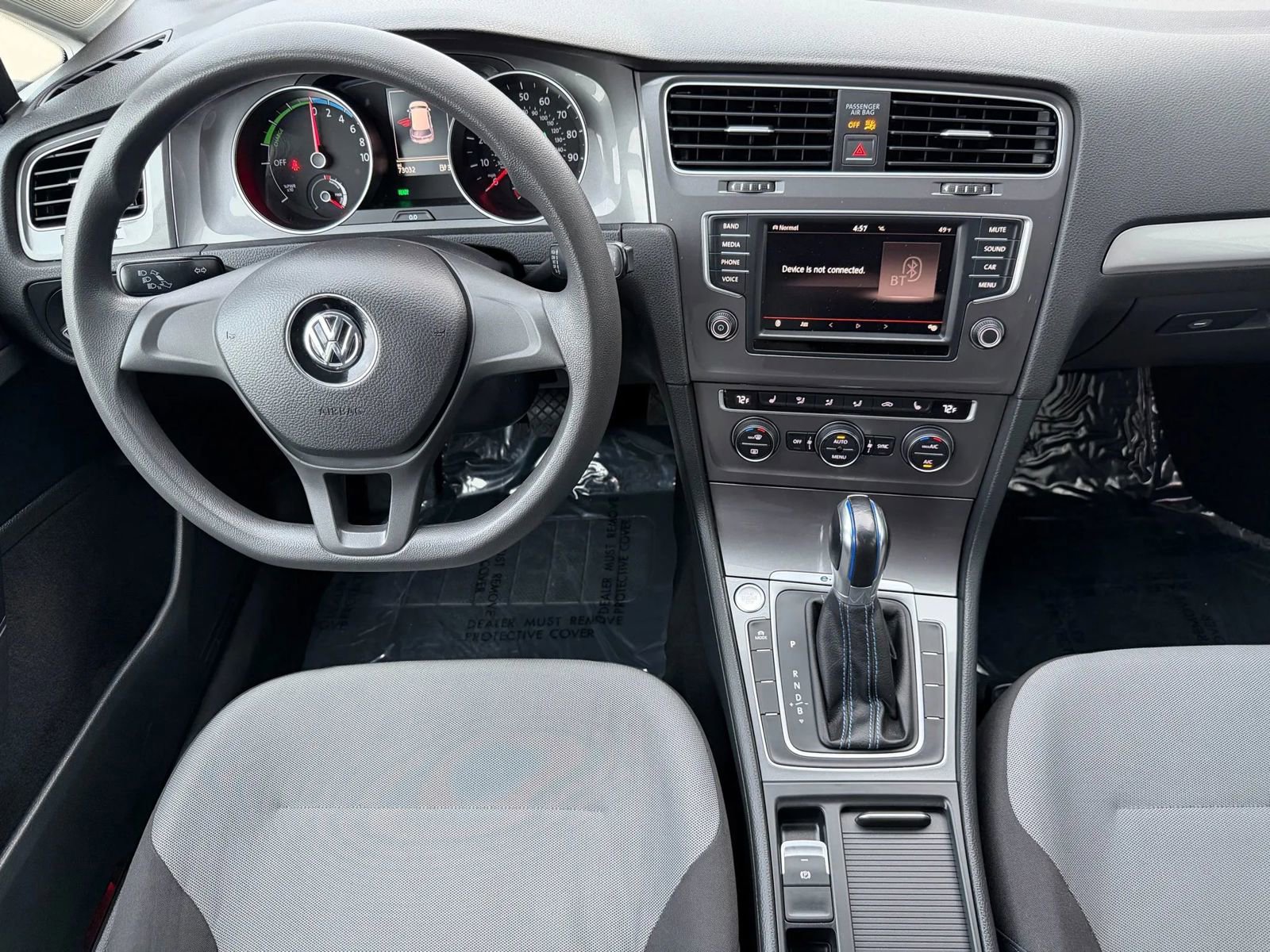 Used 2016 Volkswagen e-Golf SE image 23