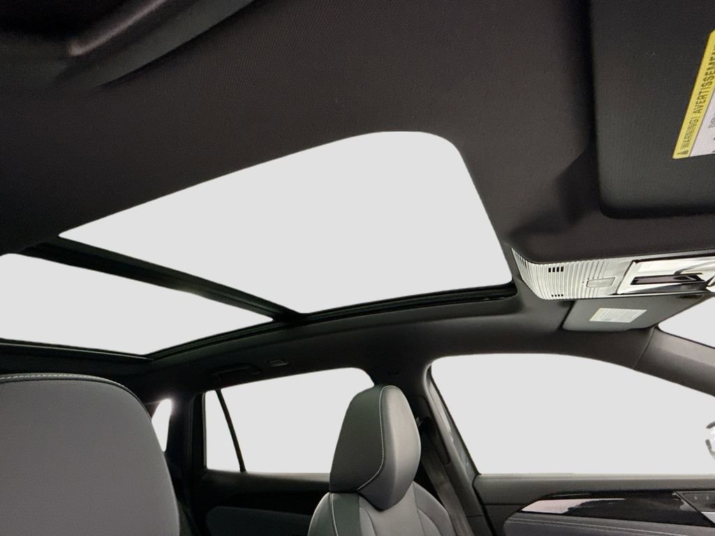 New 2026 Volkswagen Tiguan SE R-Line image 16