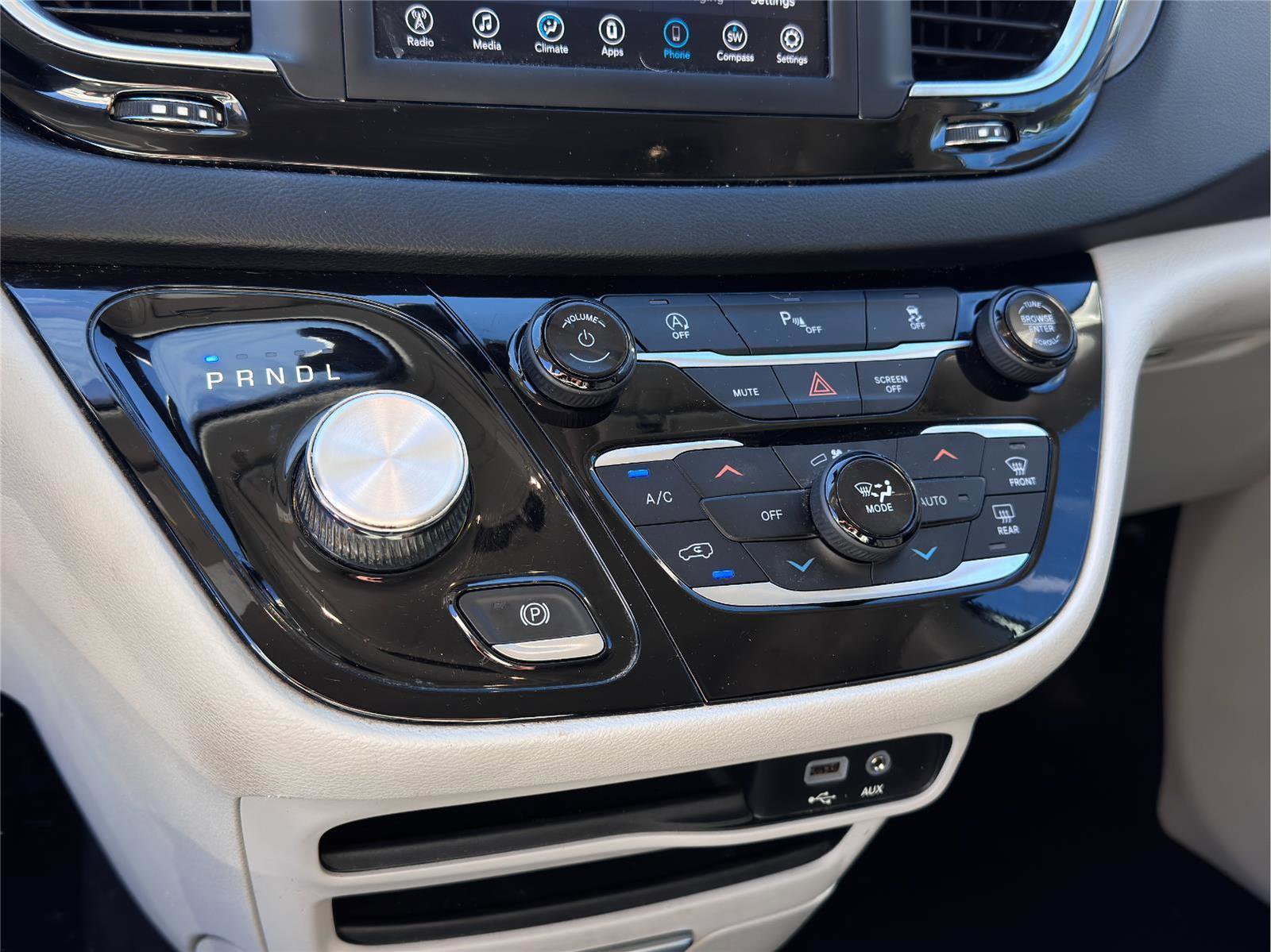 Used 2020 Chrysler Pacifica Touring image 15