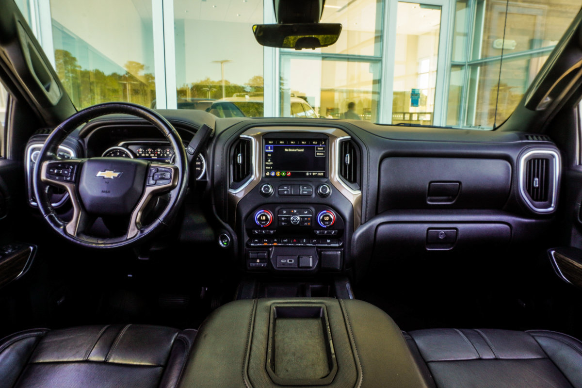 Used 2021 Chevrolet Silverado 1500 High Country w/ Technology Package AWD/4WD image 6