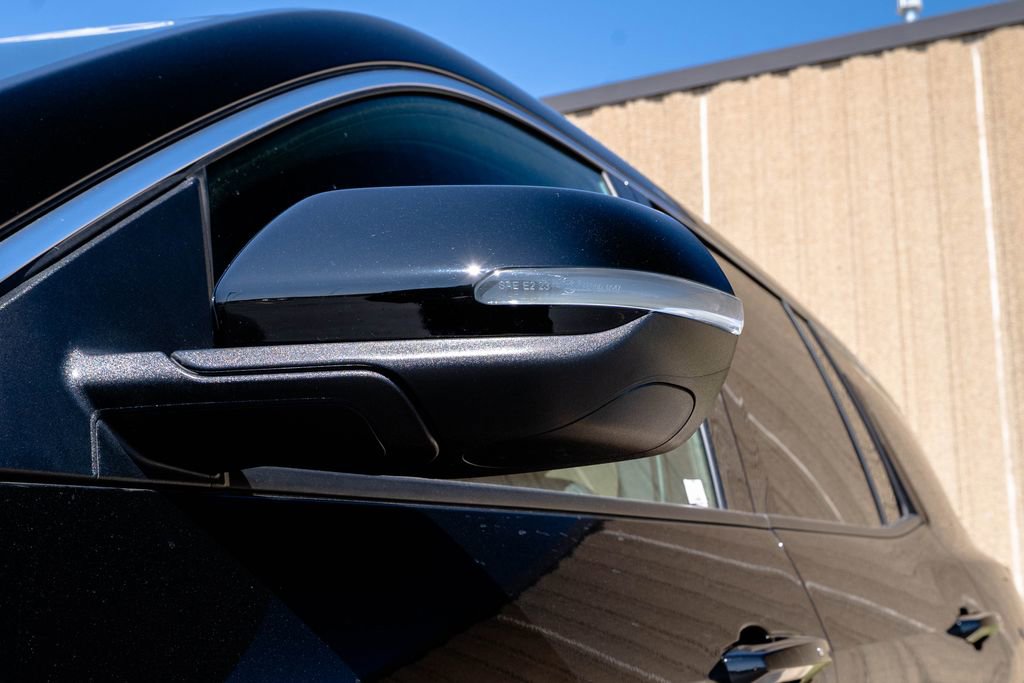 Used 2025 Chevrolet Traverse LT image 11