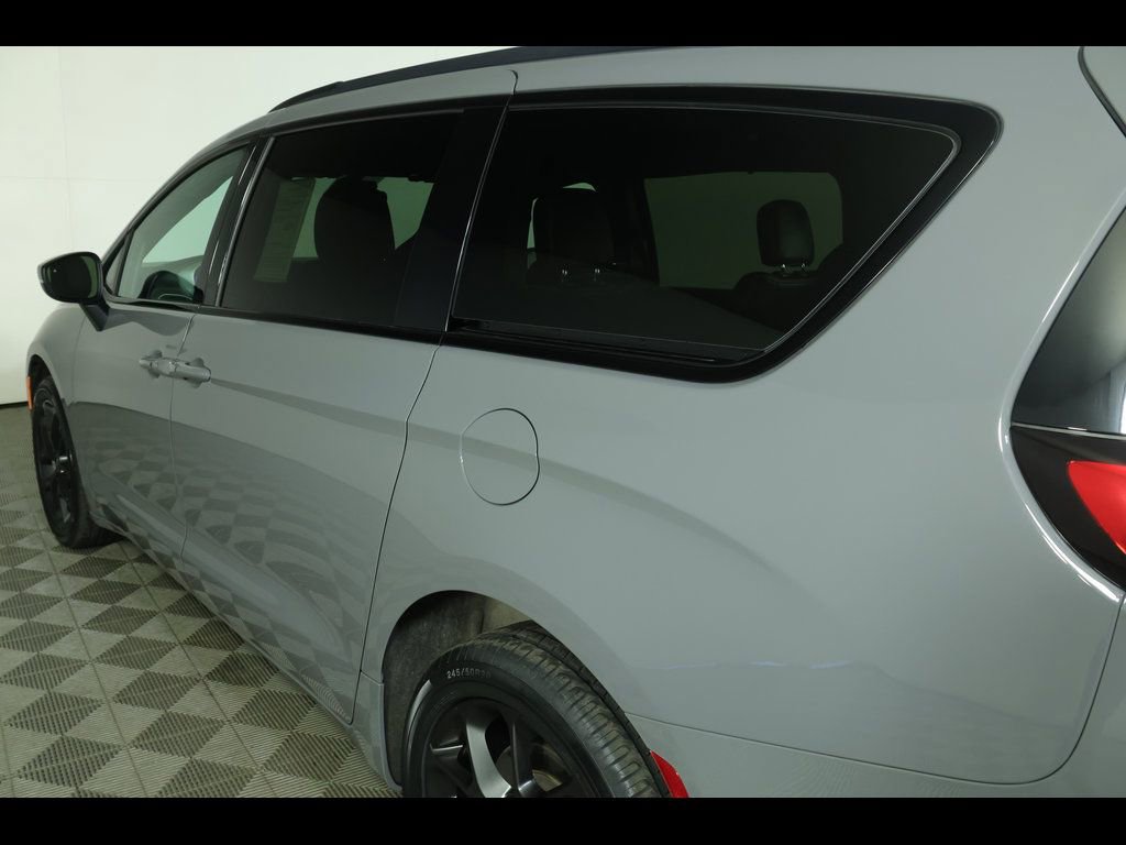 Used 2023 Chrysler Pacifica Touring-L w/ Uconnect Theater Family Group AWD/4WD image 8