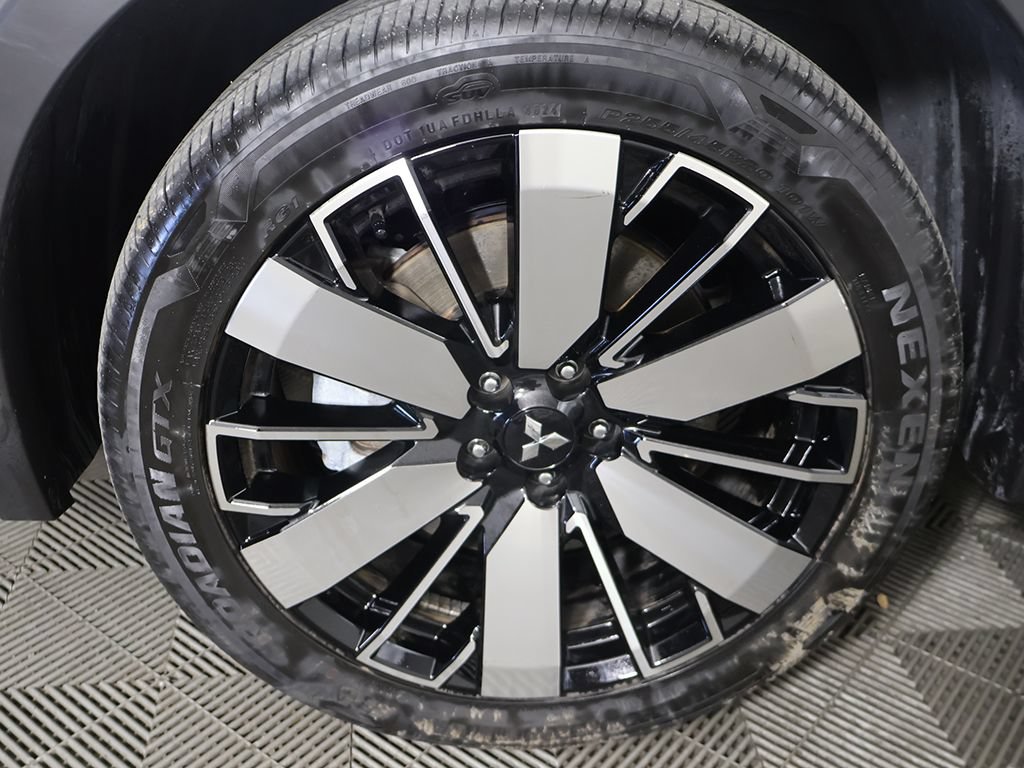 Used 2025 Mitsubishi Outlander SE FWD image 19
