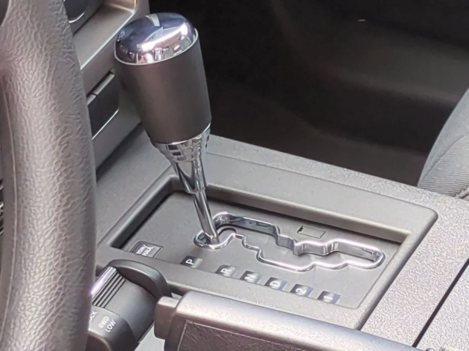 Used 2012 Jeep Liberty Sport AWD/4WD image 32